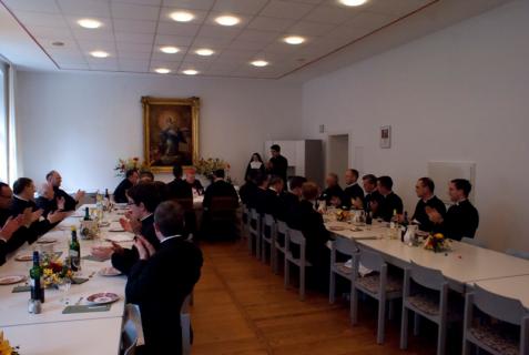 repas festif de fin de retraite en l&rsquo;honneur de Son Eminence